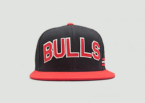 MITCHELL & NESS - Accessories - Training Room Snapback - Black/Red