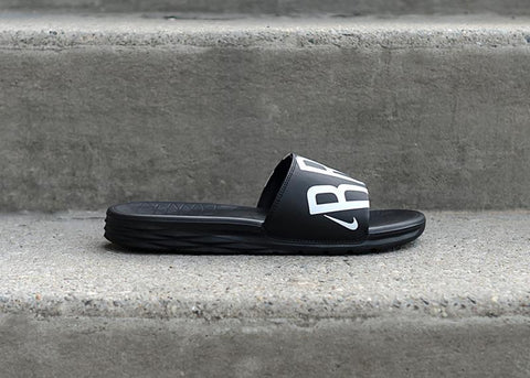 NIKE - Men - NBA Nets Benassi - Black/White