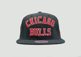 MITCHELL & NESS - Accessories - Chicago Bulls Wordmark Snapback - Black/Red