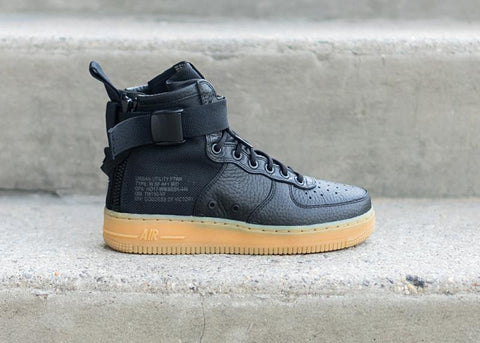 NIKE - Women - W SF Air Force 1 Mid - Black/Gum
