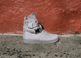 NIKE - Women - W SF Air Force 1  - Grey