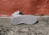 NIKE - Women - W SF Air Force 1  - Grey